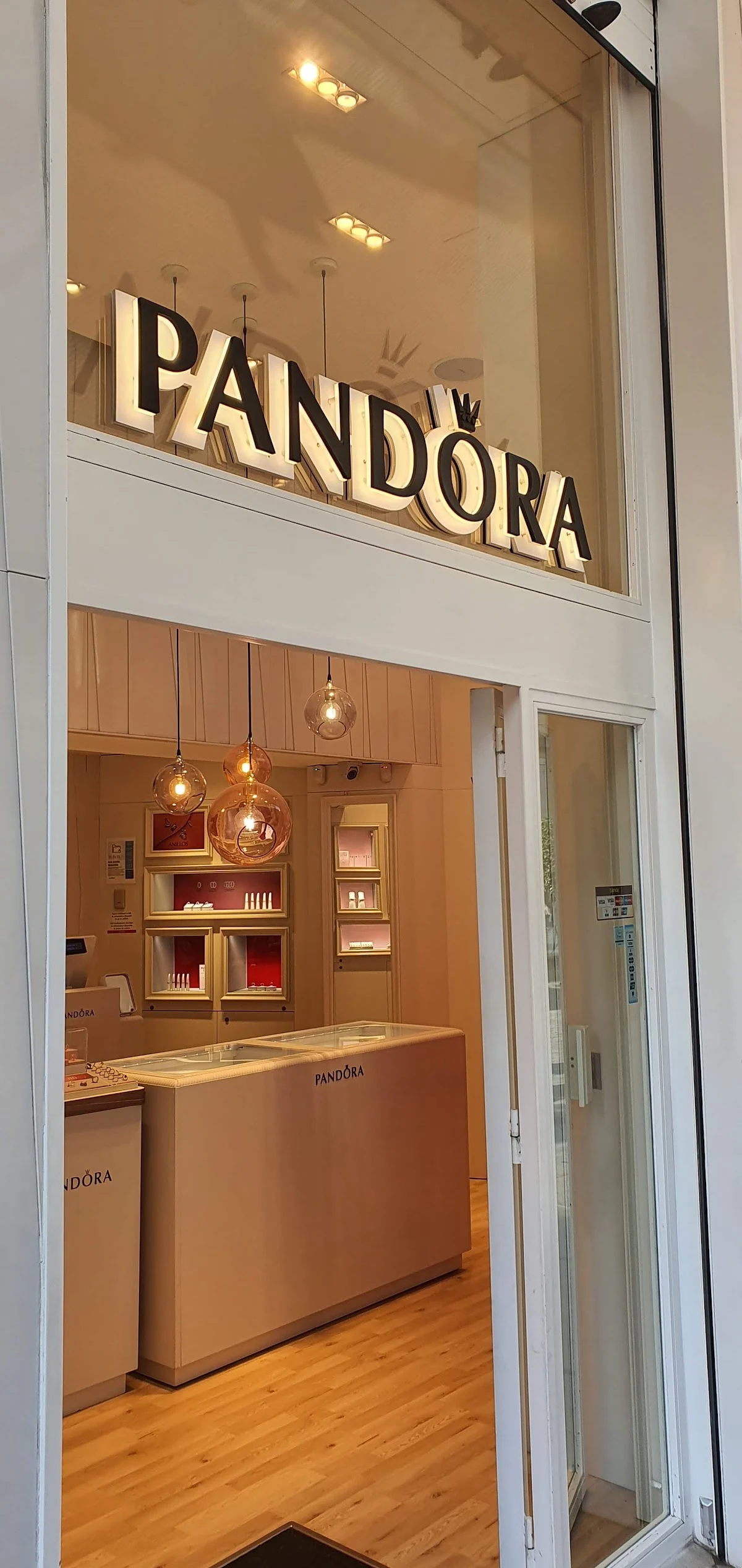 Boutique PANDORA - 2