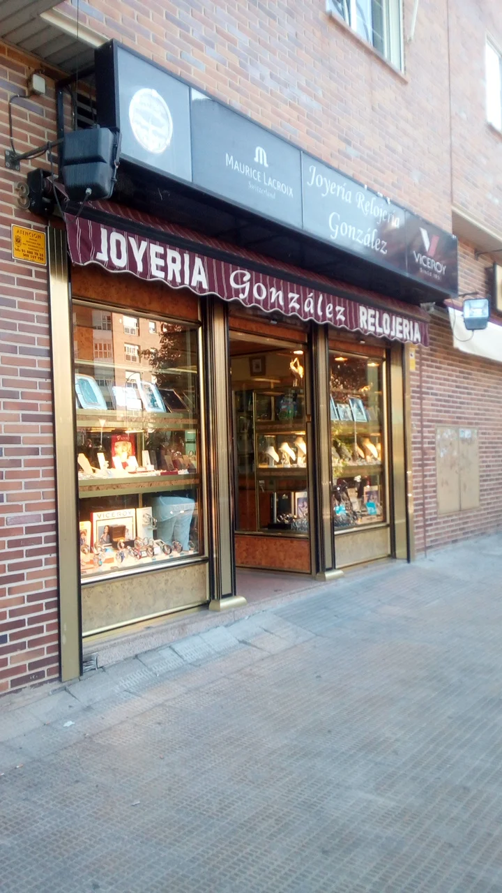 Joyerías González | Alianzas de boda y anillos de Compromiso en Coslada - Madrid | Relojería
