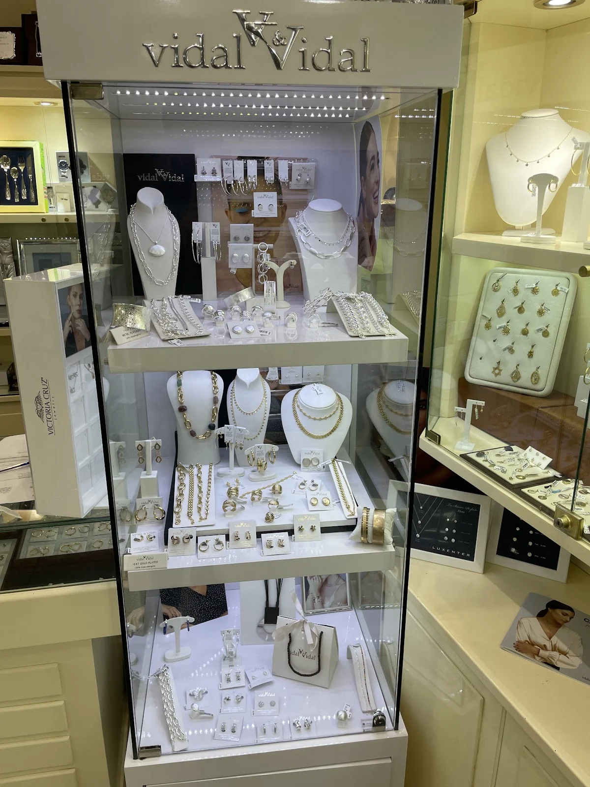 Maru Joyeros - Anillos de compromiso y Alianzas de boda en Coslada - 2